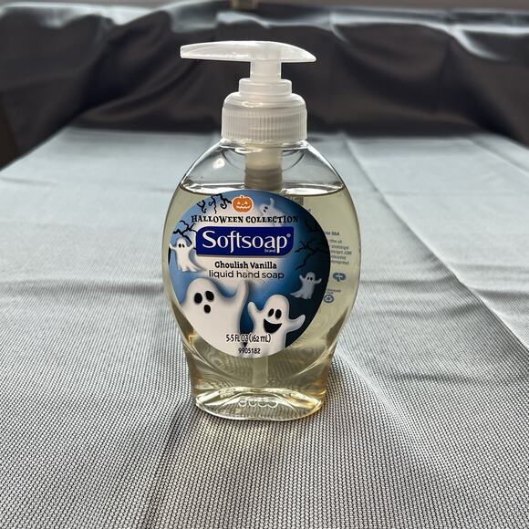 SoftSoap Liquid Hand Soap Ghoulish Vanilla Halloween Collection 5.5 Oz New - Picture 1 of 2